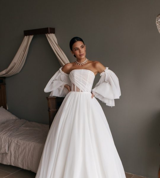 Alex Veil Tilda wedding dress - Available at Rachel Ash Bridal boutique in Atherstone, Warwickshire